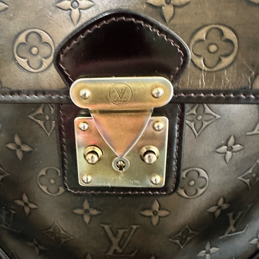 Louis Vuitton Limited Edition Bronze Monogram Embossed Leather Sergent Bag - Picture 5 of 16